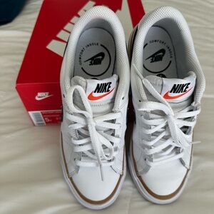 Nike Court Legacy - sz 5 youth